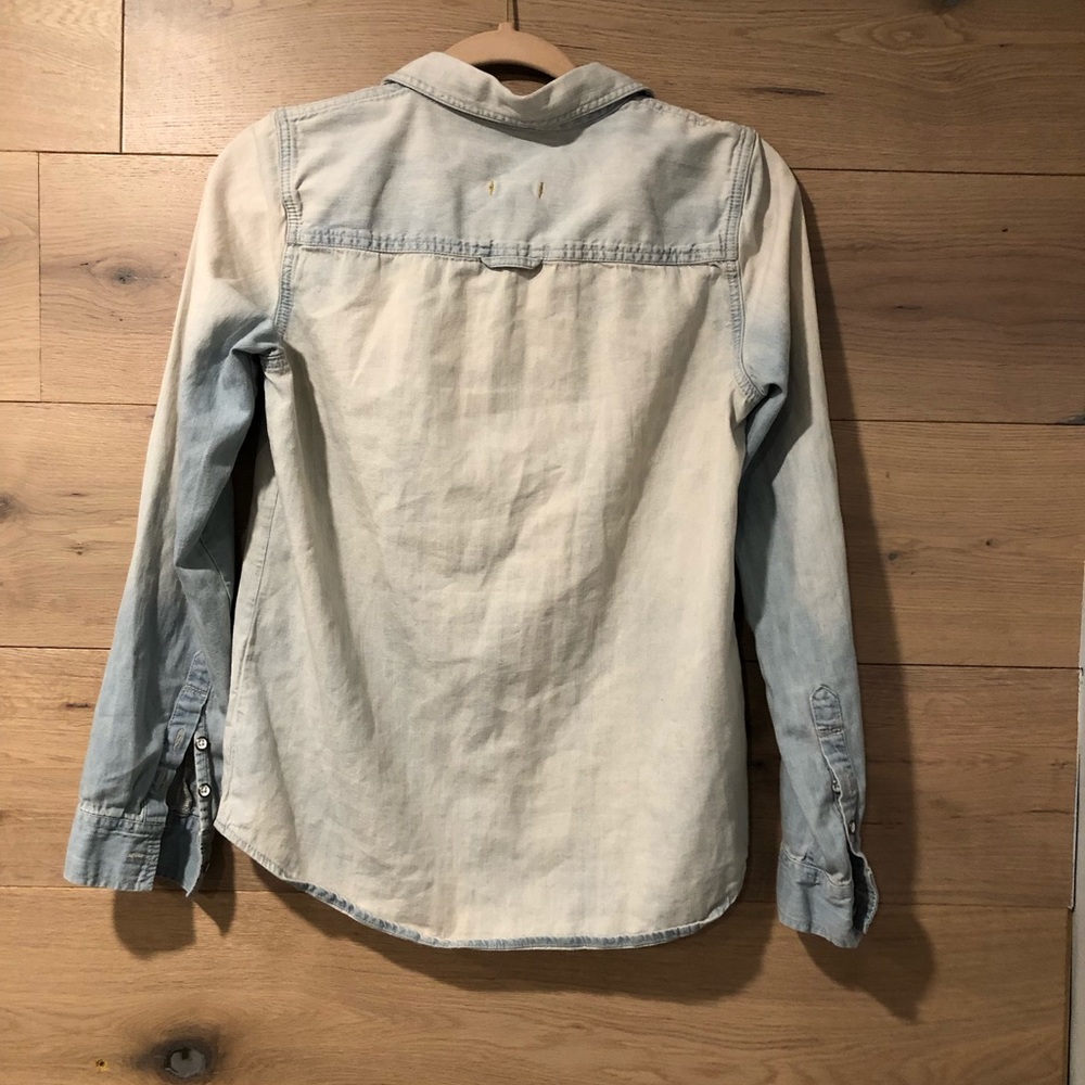Madewell |chambray light wash button down shirt XS - Picture 2 of 5
